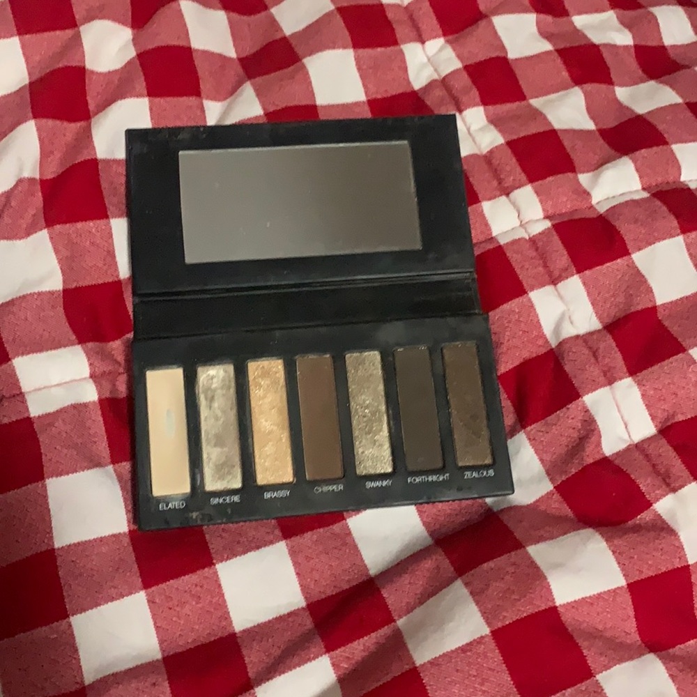 Younique palette 1